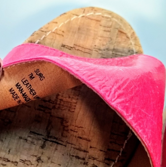 Adorable Barbie pink Steve Madden cork wedges! - Picture 5 of 8